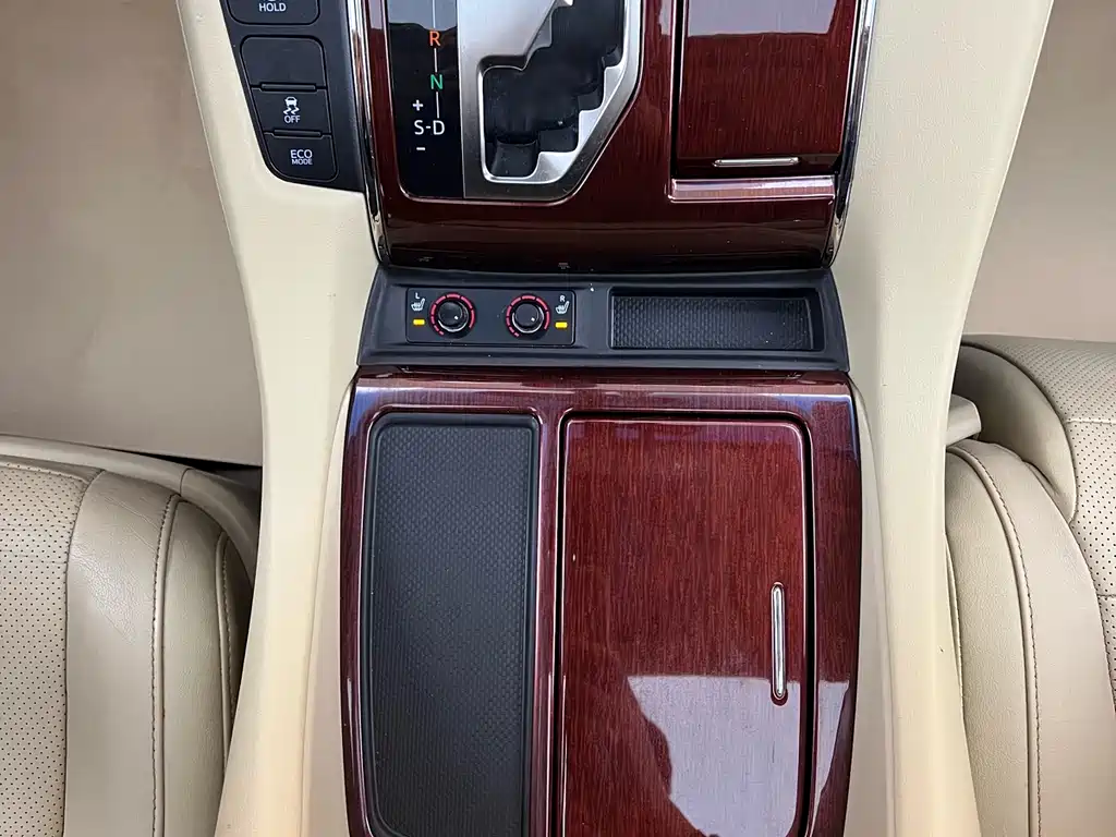 Toyota Alphard 2017 — фото 26