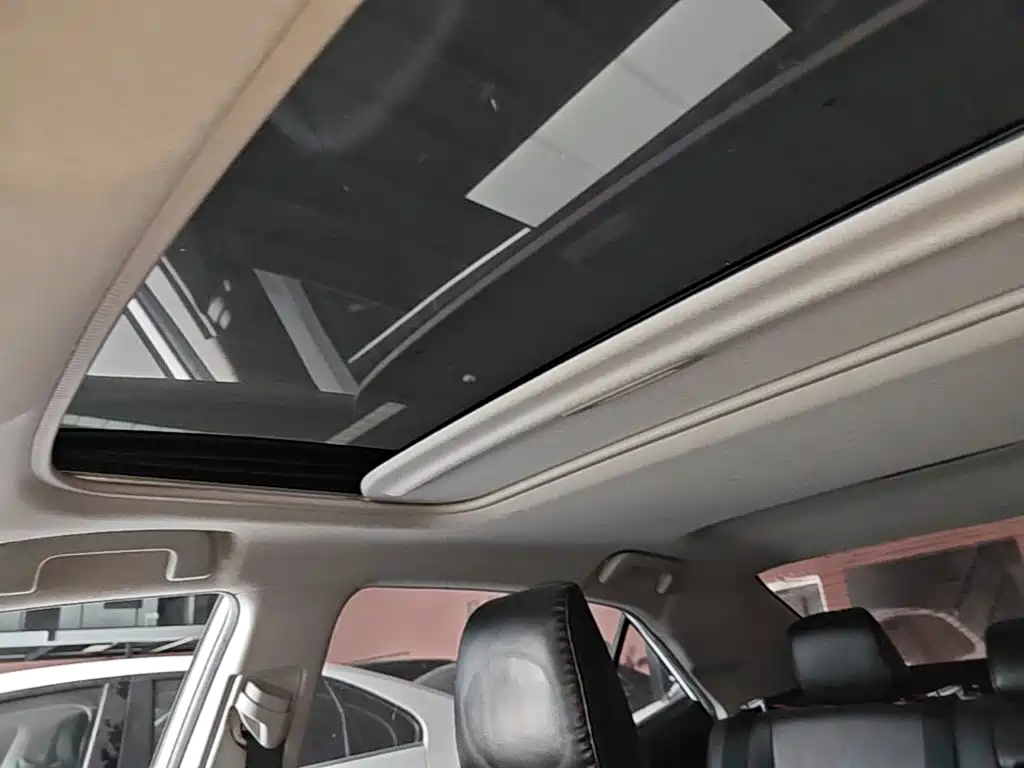 Toyota Corolla 2018 — фото 18