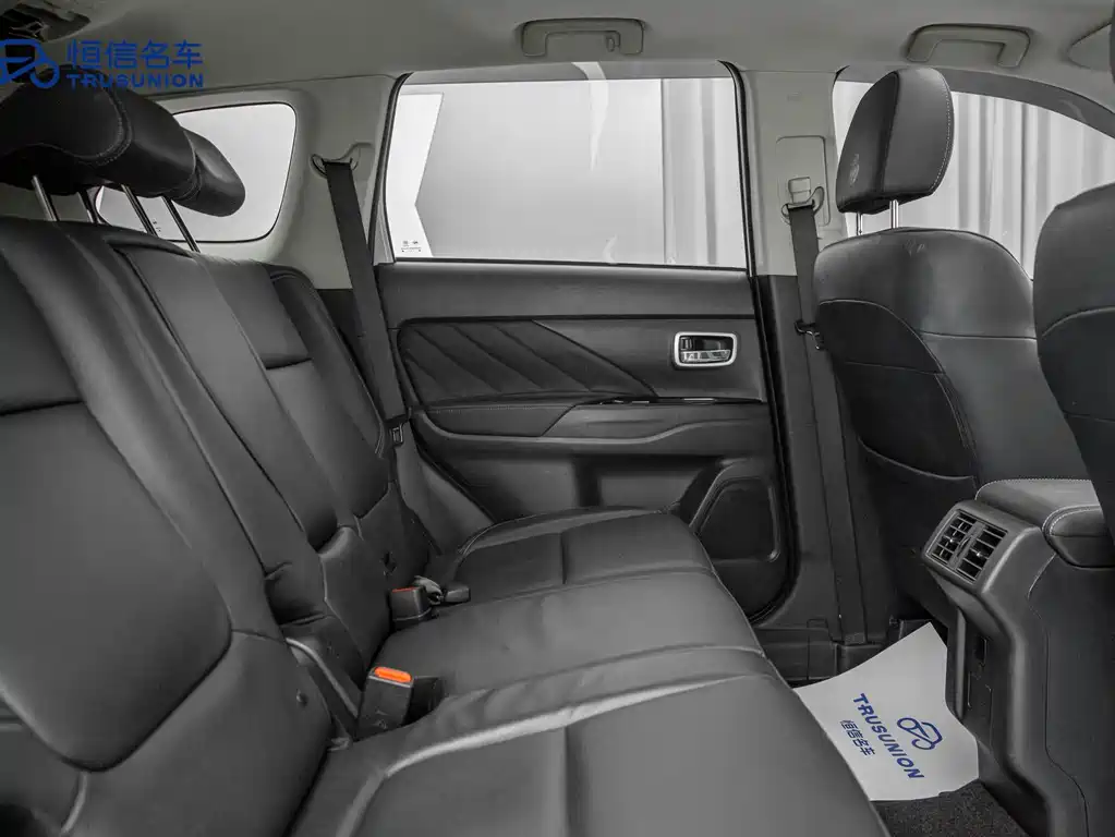 Mitsubishi Outlander 2020 — фото 15