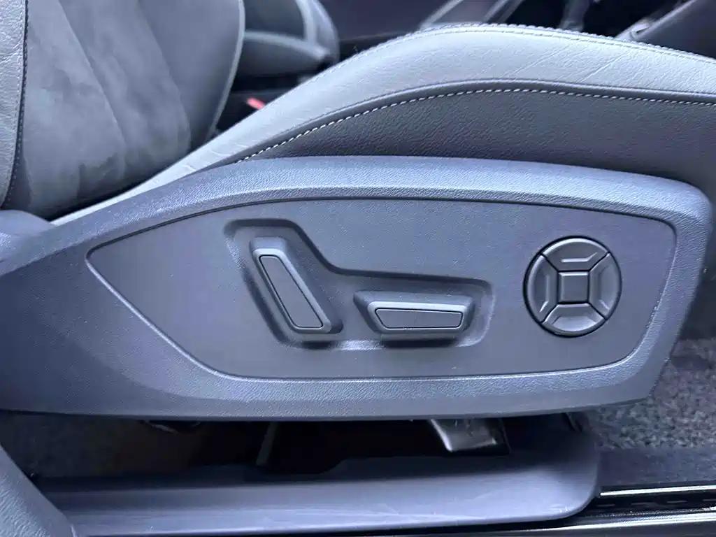 Audi Q3 2023 — фото 12