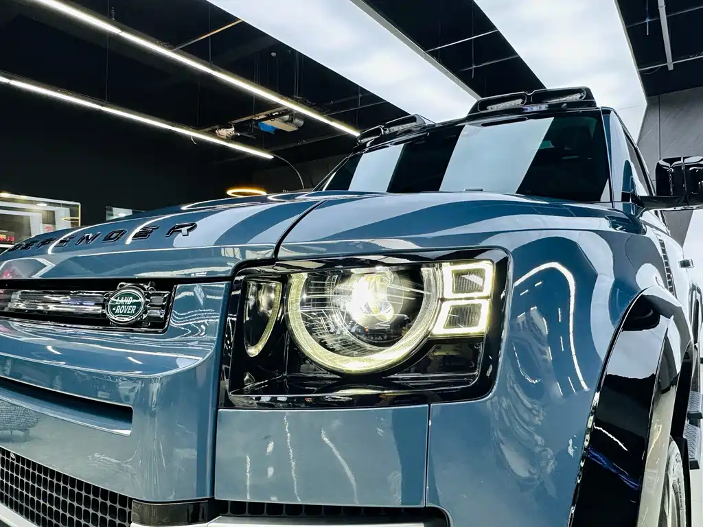 Land Rover Defender 2021 — фото 20