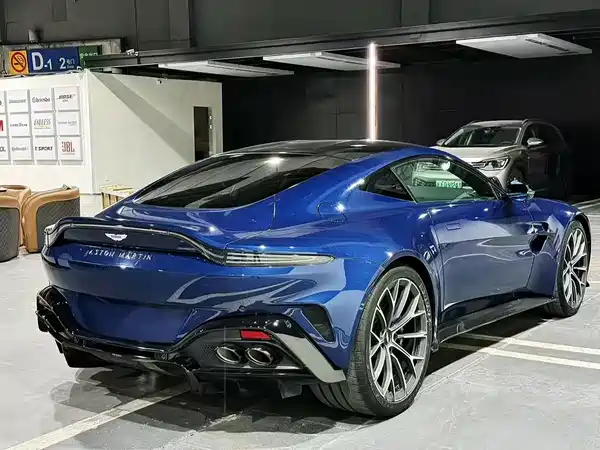 Aston Martin V8 Vantage 2024