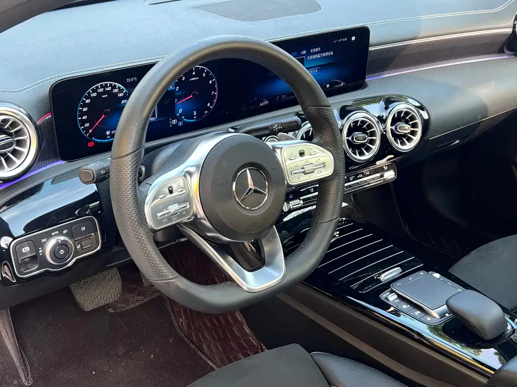 Mercedes-Benz A-Class 2023 — фото 9