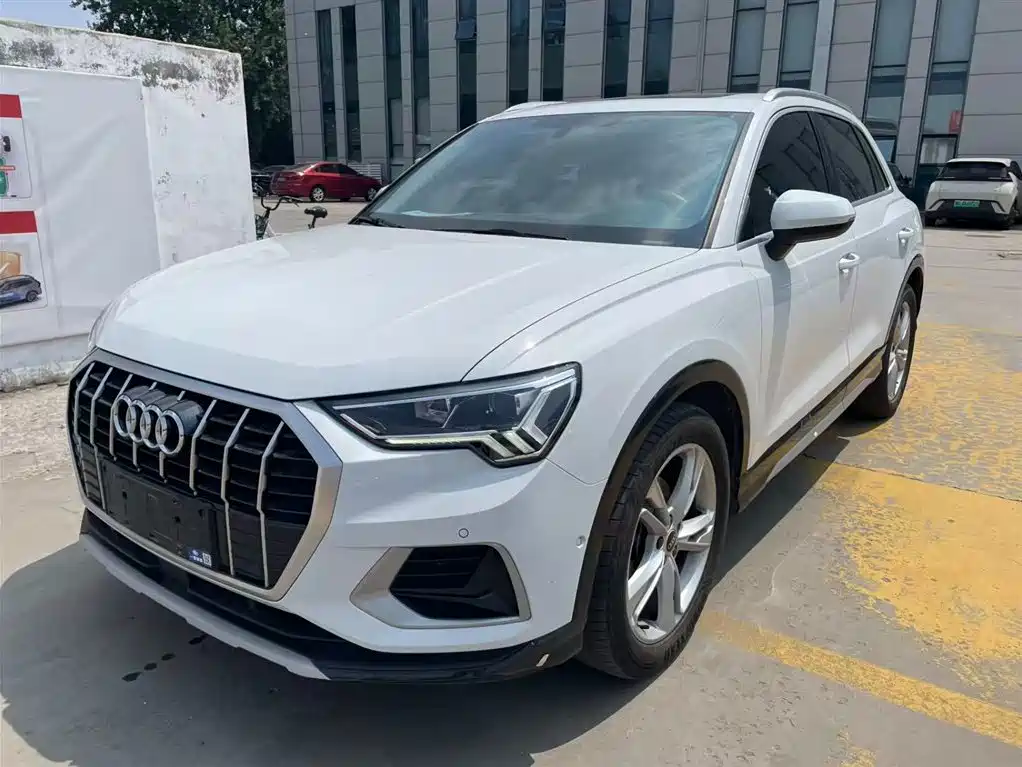 Audi Q3 2022 — фото 1