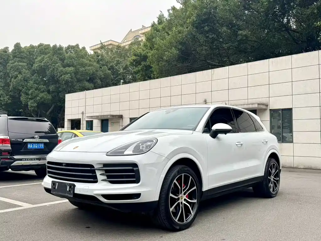 Porsche Cayenne 2022 — фото 1