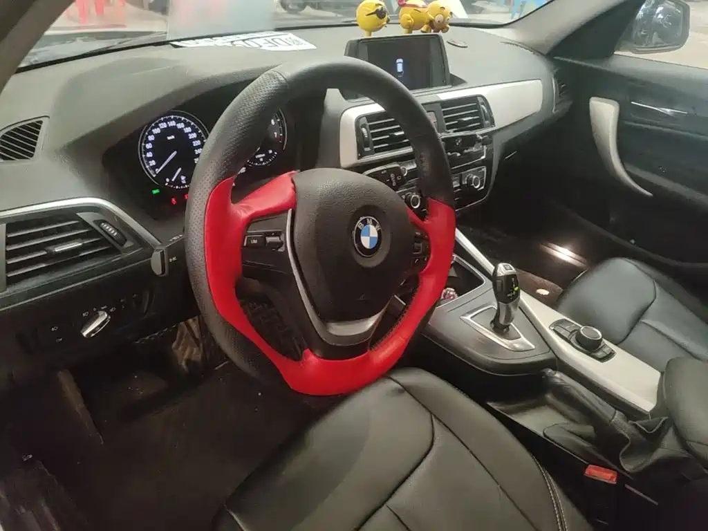 BMW 1 Series 2018 — фото 11