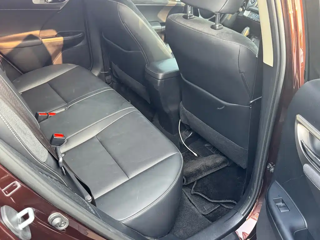 Lexus CT 2018 — фото 11
