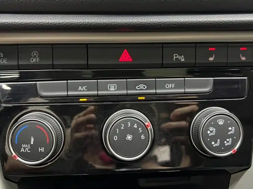 Volkswagen T-Roc 2023 — фото 13