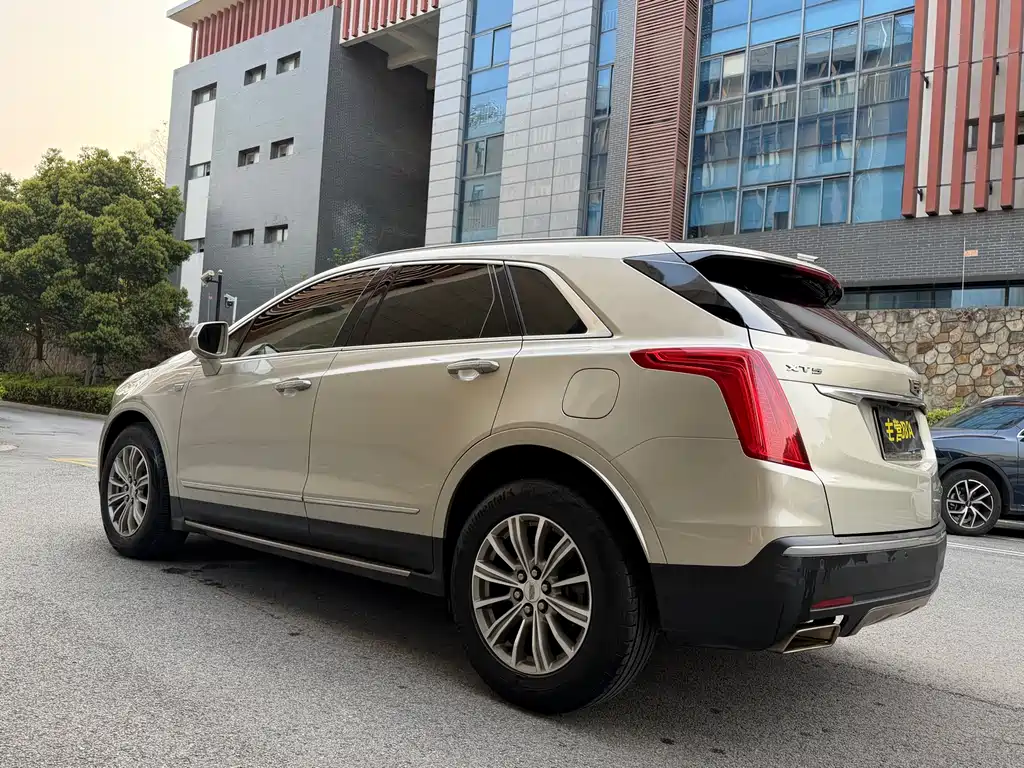Cadillac XT5 2017 — фото 21