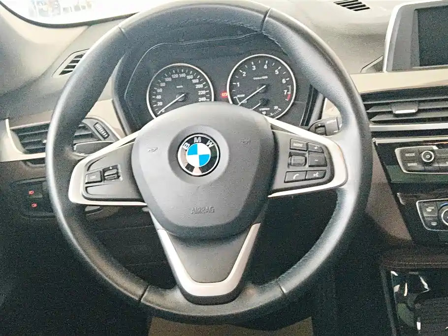 BMW X1 2018 — фото 15