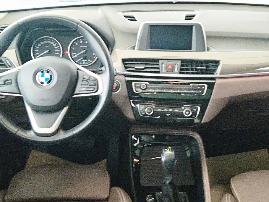BMW X1 2018 — фото 12