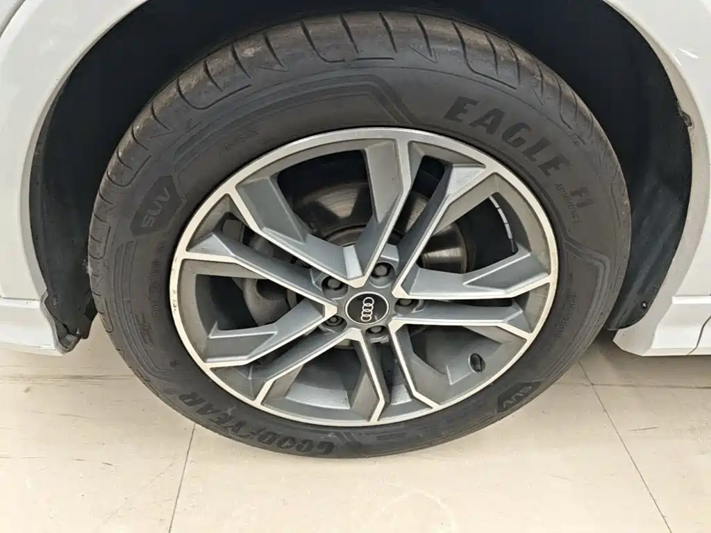 Audi Q3 2021 — фото 23
