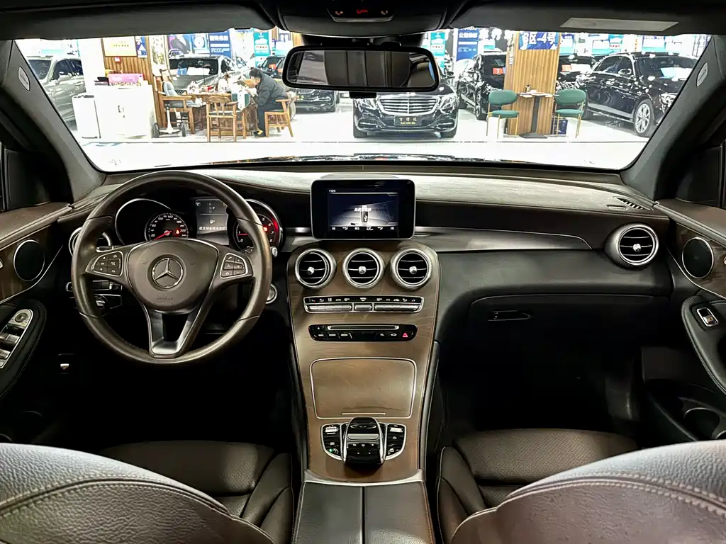 Mercedes-Benz GLC 2017 — фото 13