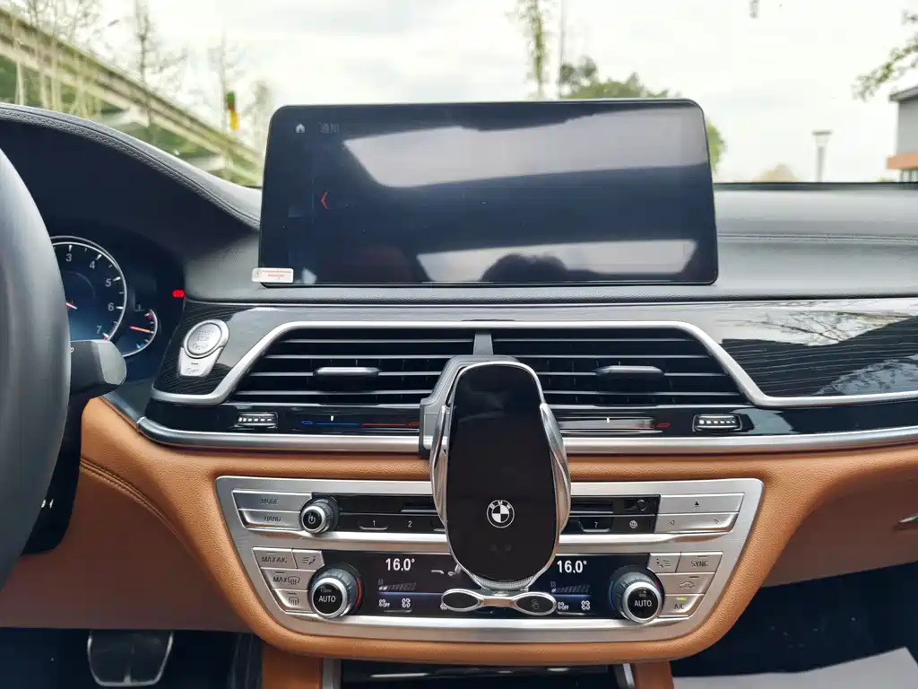 BMW 7 Series 2018 — фото 9
