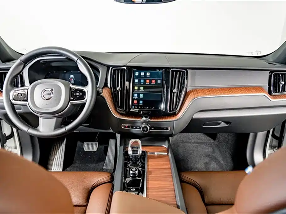 Volvo XC60 2025 — фото 13