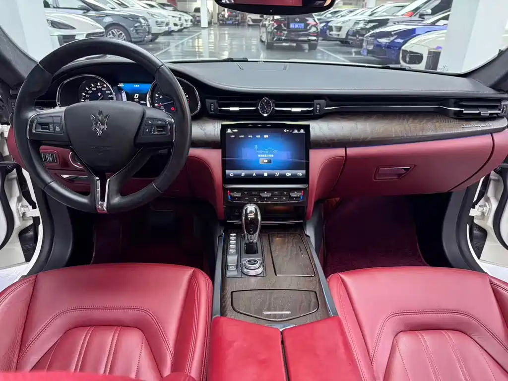 Maserati Quattroporte 2018 — фото 11
