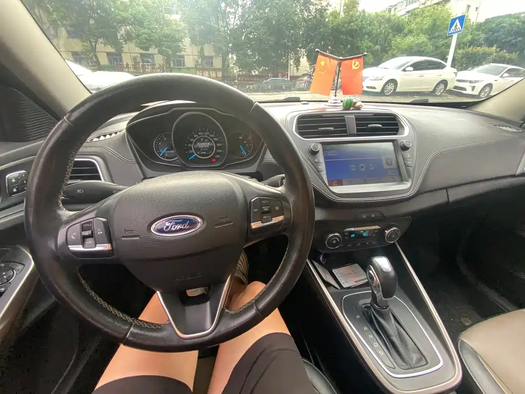 Ford Escort 2019 — фото 13