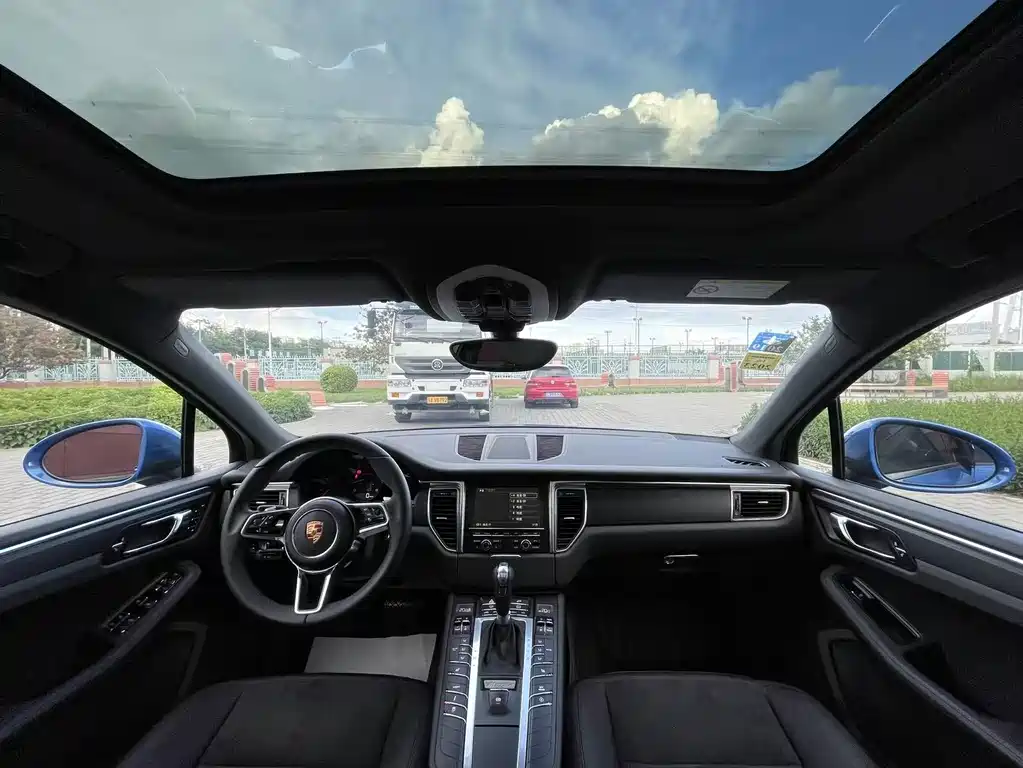 Porsche Macan 2015 — фото 16