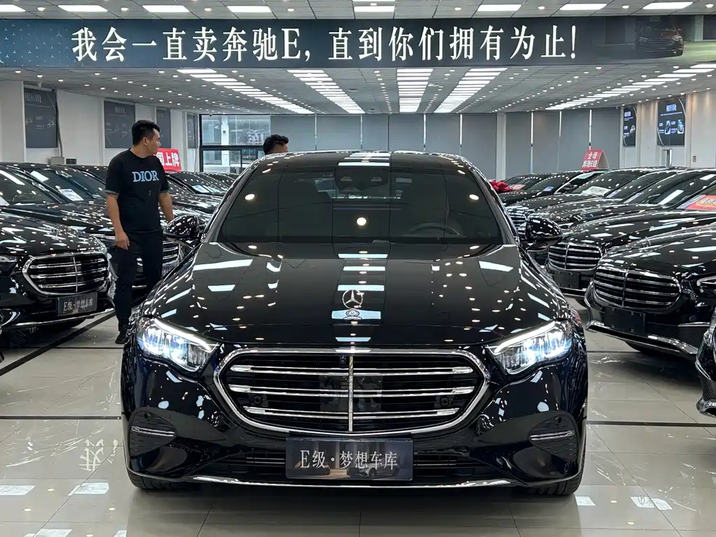 Mercedes-Benz E-Class 2025 — фото 1