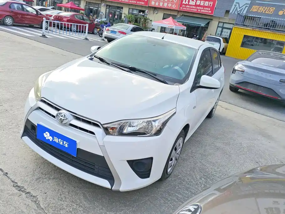 Toyota Yaris L 2014 — фото 1