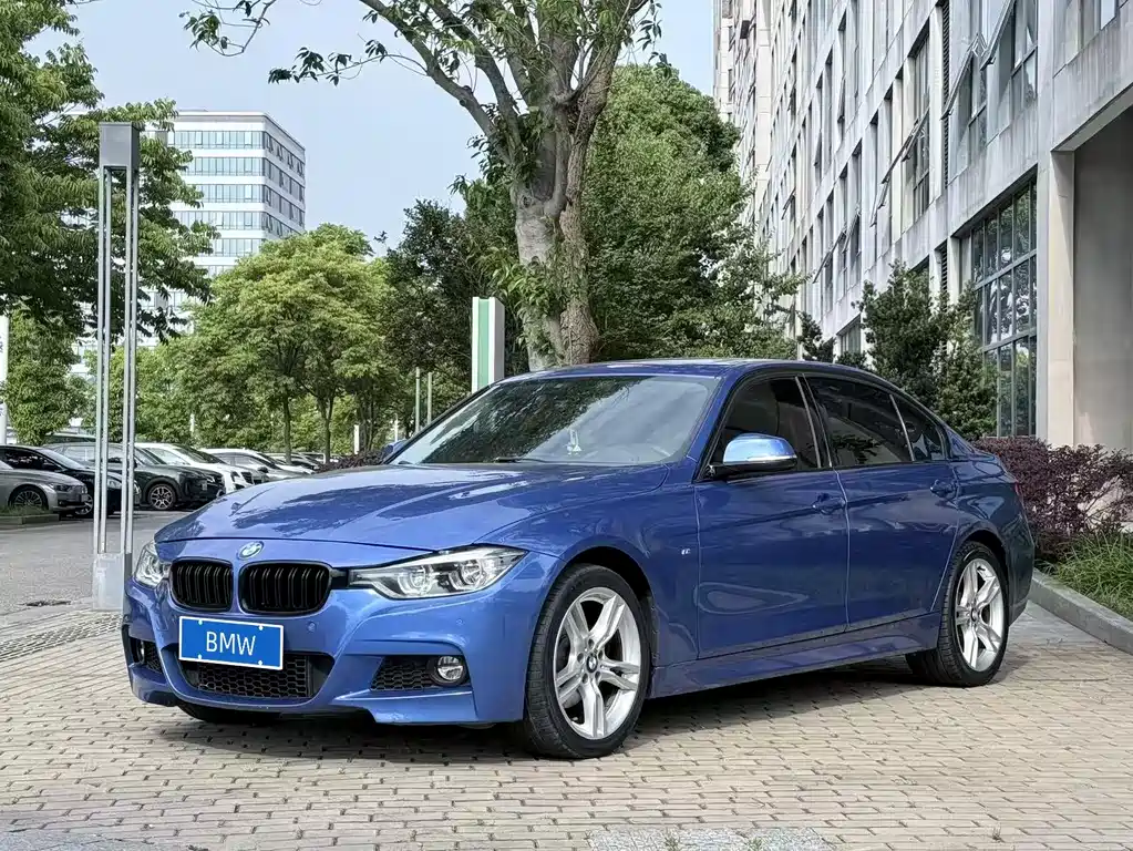 BMW 3 Series 2018 — фото 1