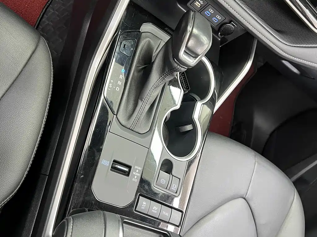 Toyota Highlander 2021 — фото 10