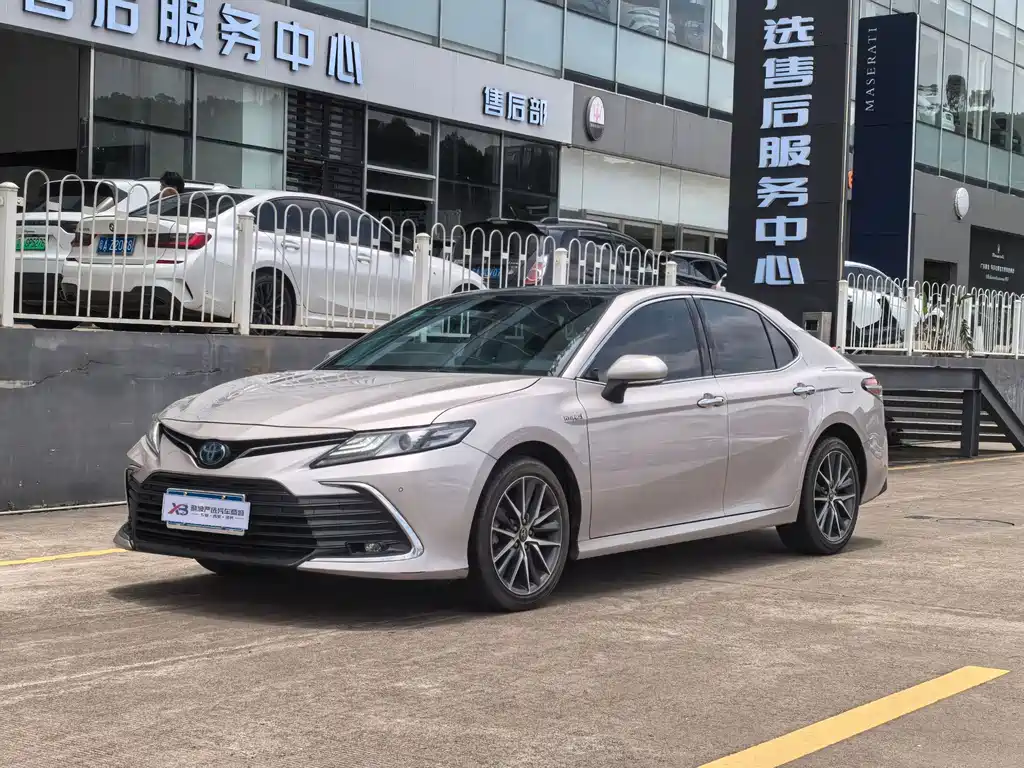 Toyota Camry 2021 — фото 1