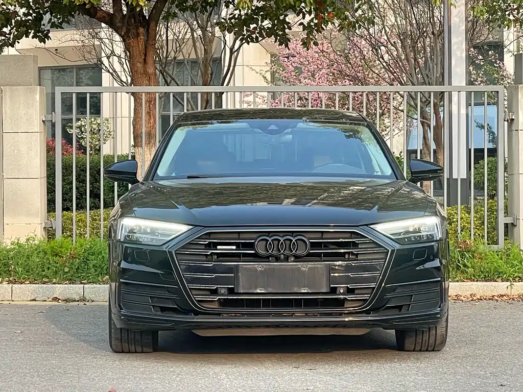 Audi A8 2021 — фото 1