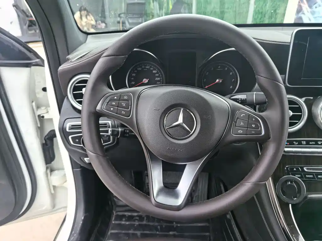 Mercedes-Benz GLC 2018 — фото 21