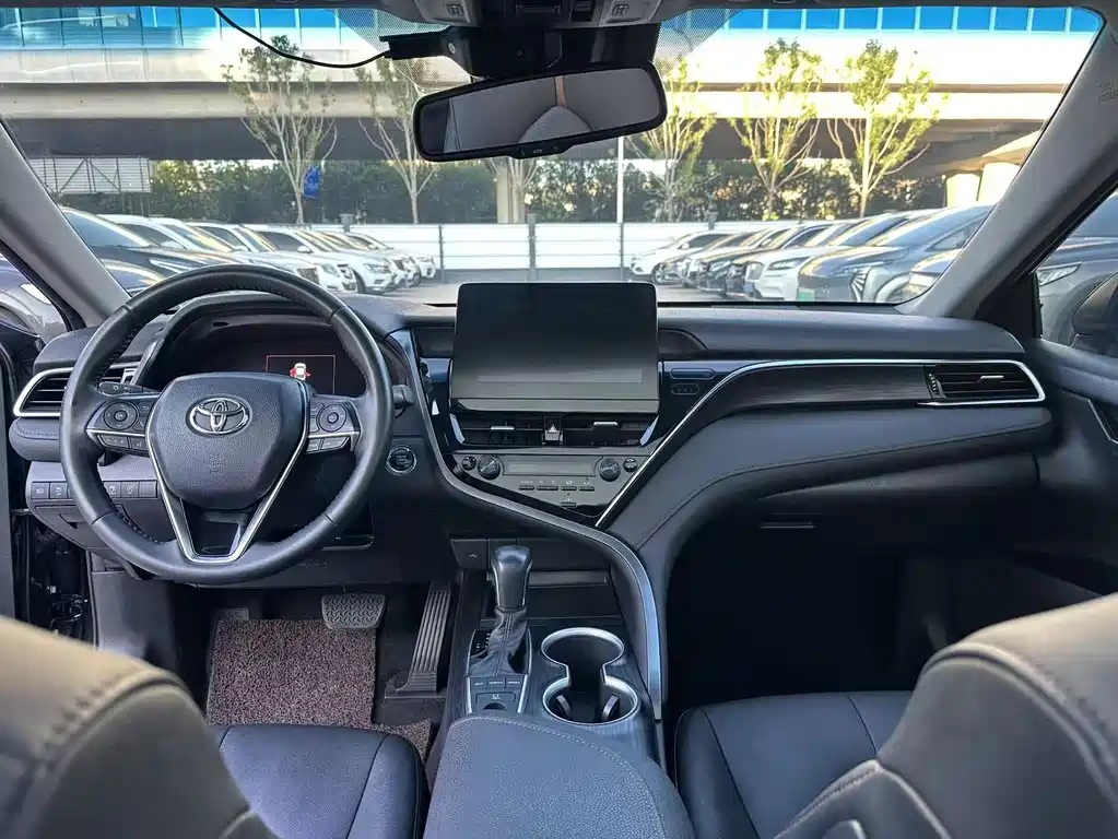 Toyota Camry 2022 — фото 6