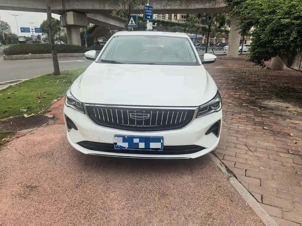 Geely Emgrand 2023