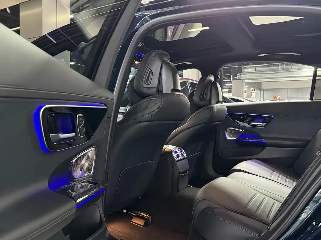 Mercedes-Benz C-Class 2024 — фото 13