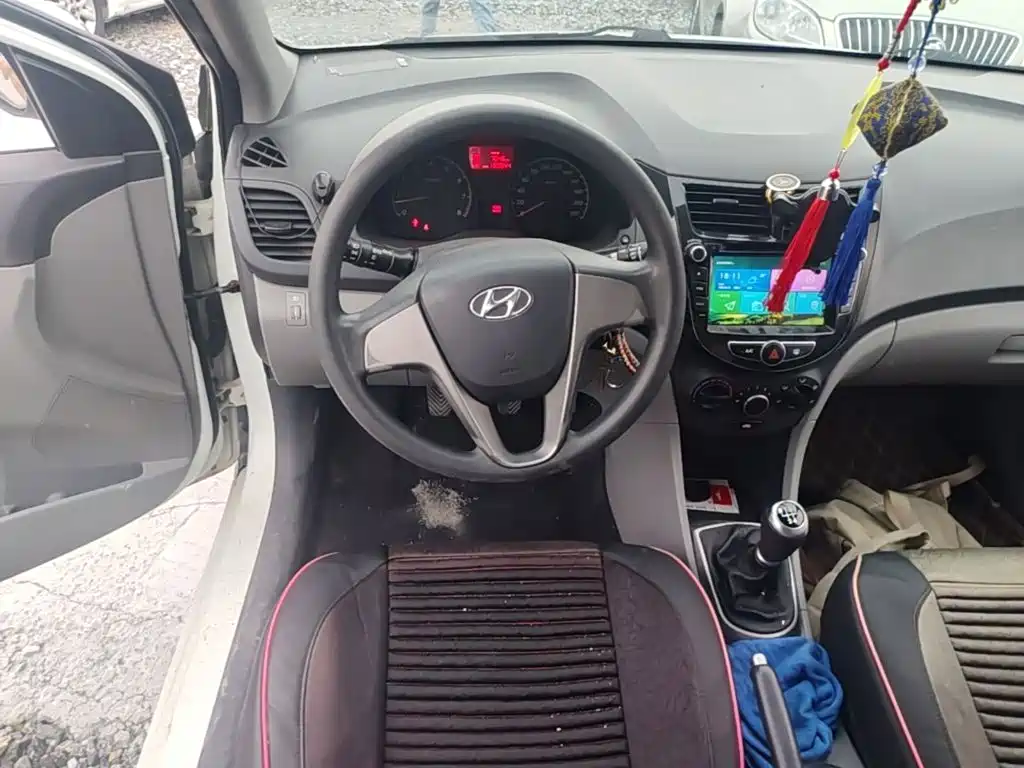 Hyundai Verna 2016 — фото 11