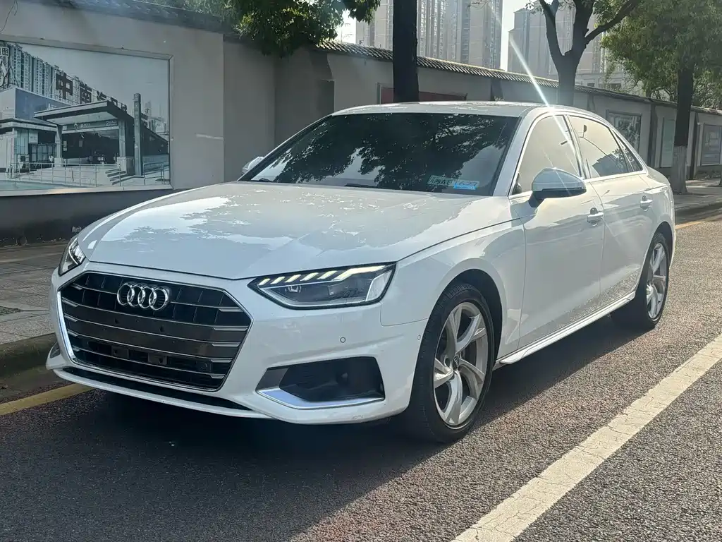 Audi A4L 2020 — фото 1