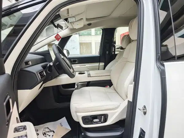 Li Auto MEGA 2025