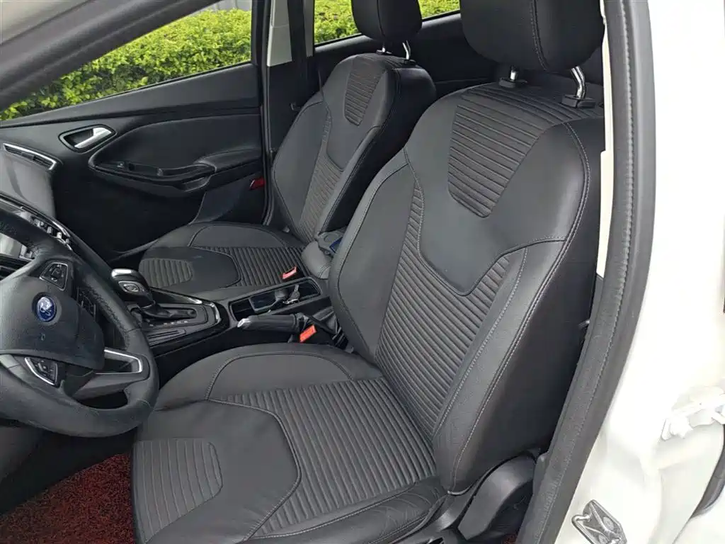 Ford Focus 2015 — фото 15