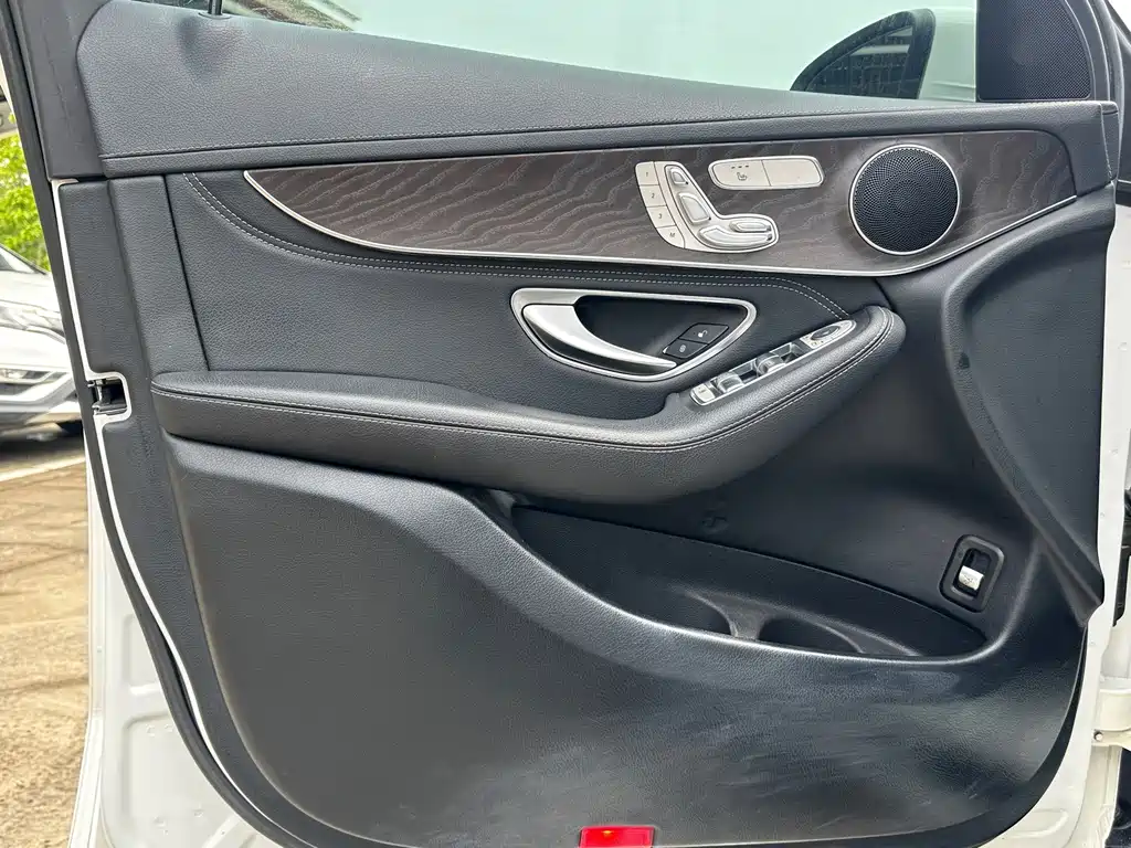 Mercedes-Benz GLC 2017 — фото 10
