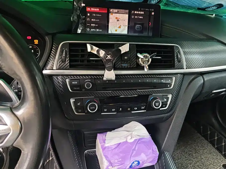 BMW 3 Series 2018 — фото 13