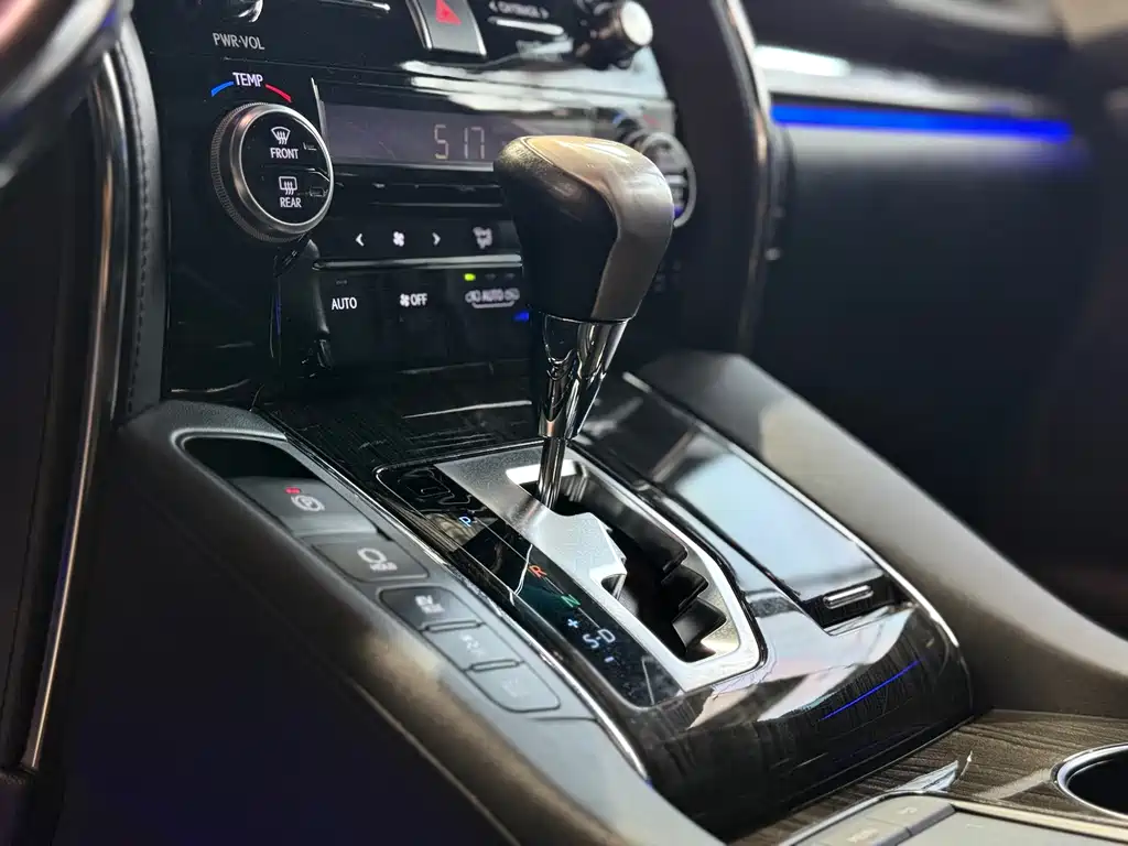 Lexus LM 2022 — фото 10