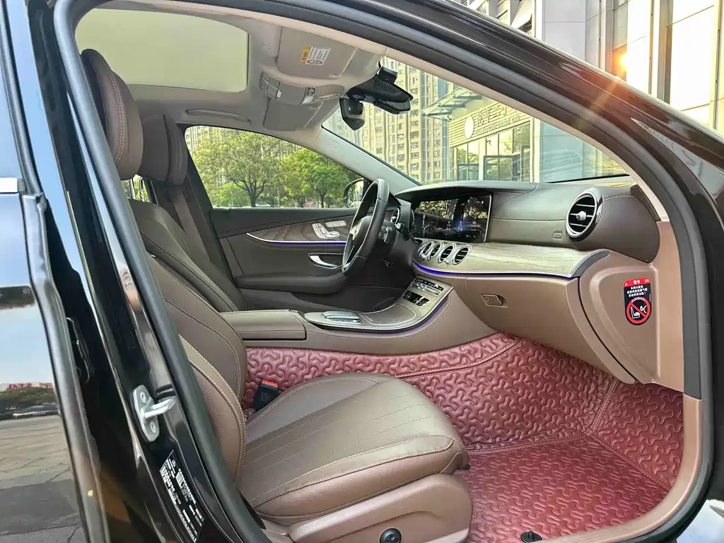Mercedes-Benz E-Class 2022 — фото 20
