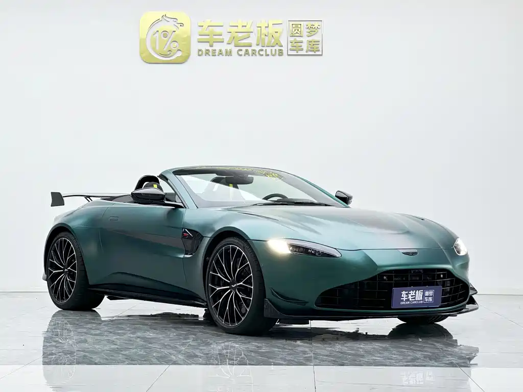 Aston Martin V8 Vantage 2022 — фото 3