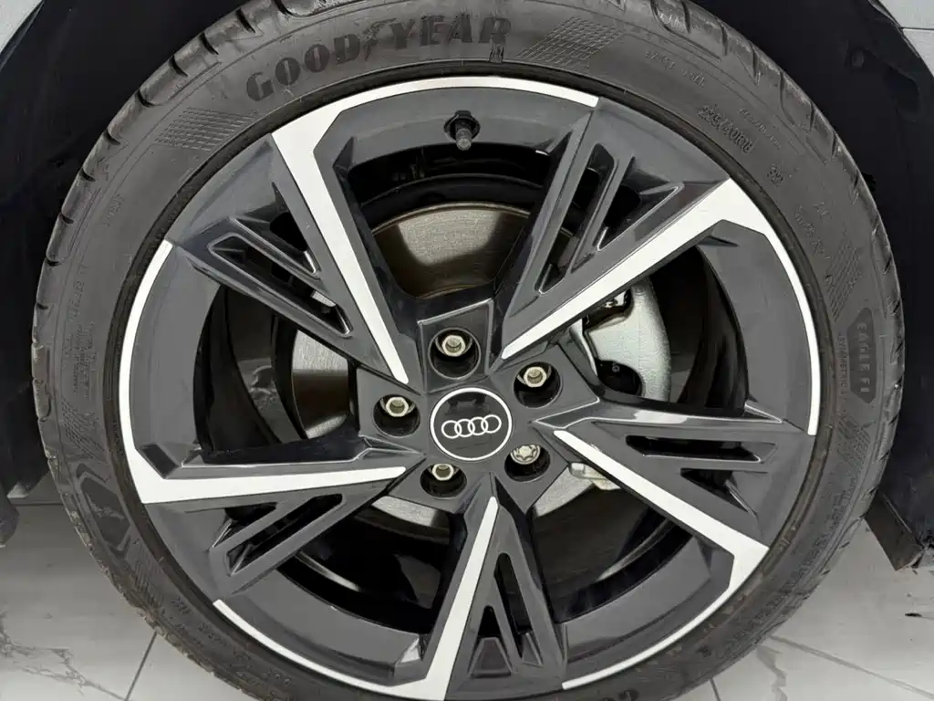 Audi A3 2023 — фото 23