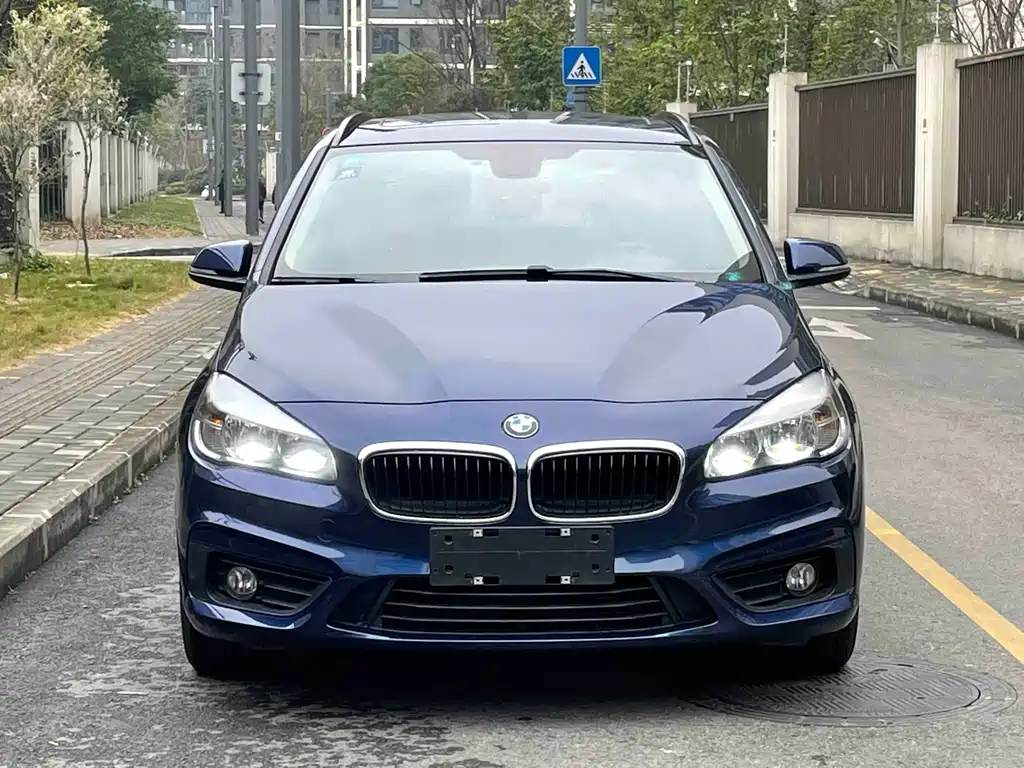 BMW 2 Series Active Tourer 2017 — фото 2