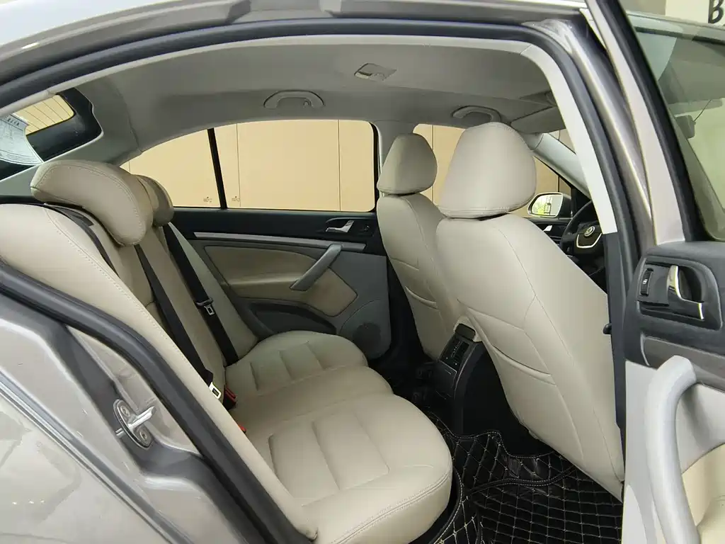 Skoda Octavia 2012 — фото 12