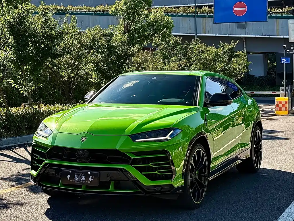 Lamborghini Urus 2023 — фото 1