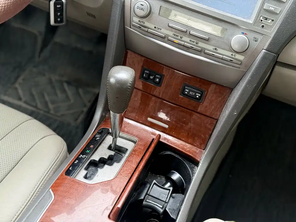 Toyota Camry 2014 — фото 10