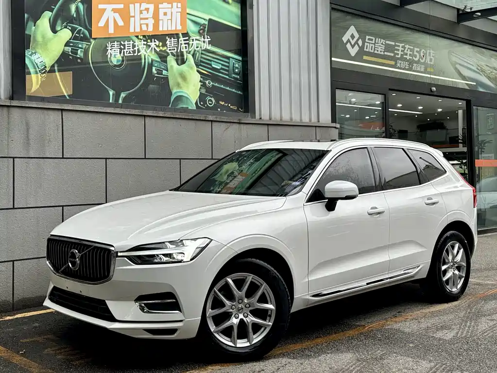 Volvo XC60 2021 — фото 1