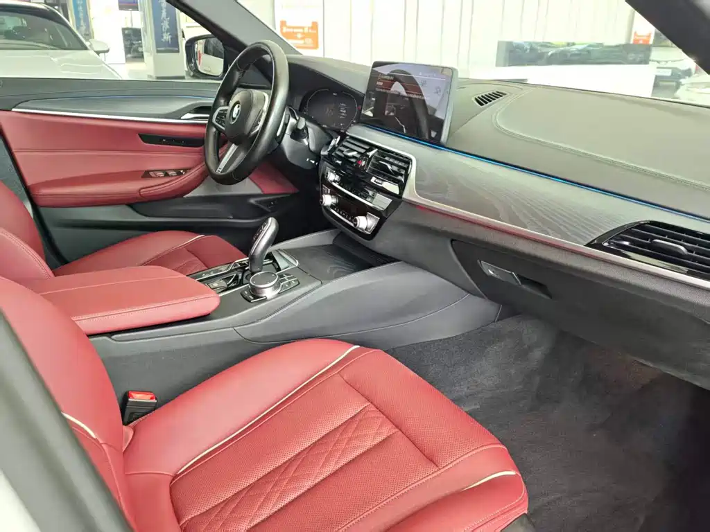 BMW 5 Series 2022 — фото 13