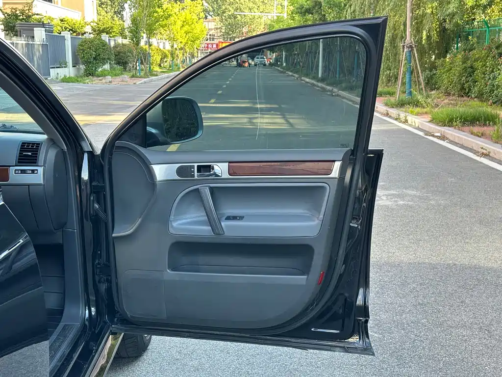 Volkswagen Touareg 2010 — фото 15