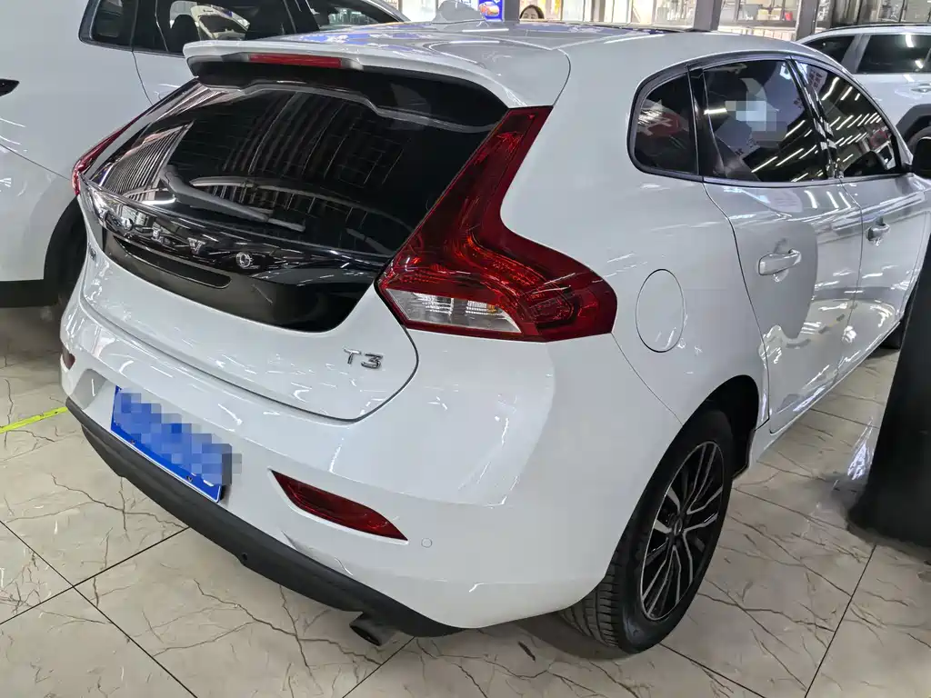 Volvo V40 2018 — фото 6